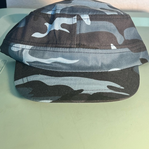 Brand New Camo Hat - Picture 3 of 4